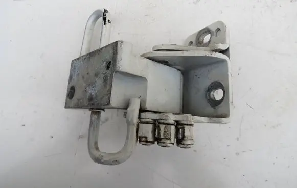 Porsche Cayenne (9PA) Front door lower hinge 7L0831412A