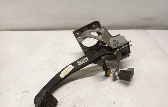 KIA Sportage Brake pedal 328002S950