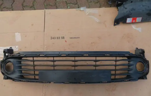 Renault Clio IV Front bumper lower grill 622542958R