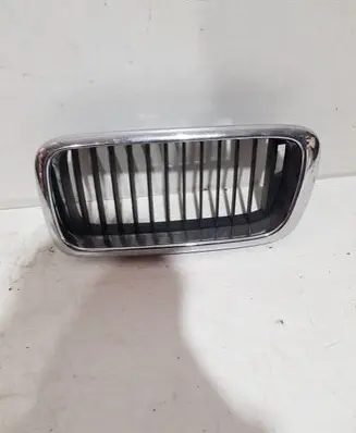 BMW 7 E38 Quarter panel pressure vent 51138125811