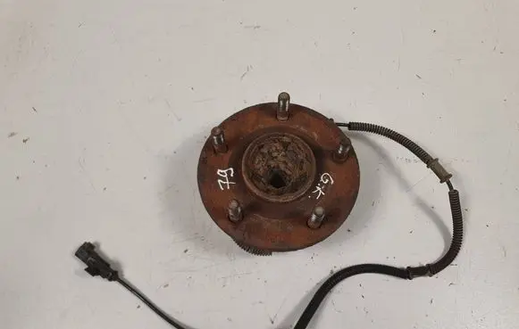 Chrysler Town & Country V Rear wheel hub