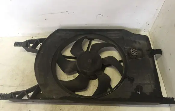 Renault Laguna II Radiator cooling fan shroud 1831068000