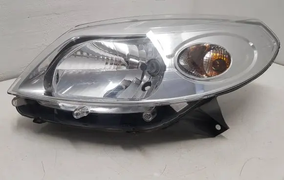 Dacia Sandero Headlight/headlamp 8200733878