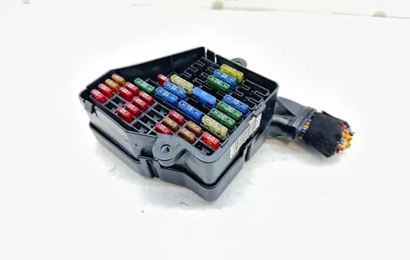 Volkswagen PASSAT B5 Fuse box set 