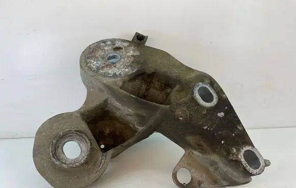 Audi A6 S6 C6 4F Engine mounting bracket 4F0199352E