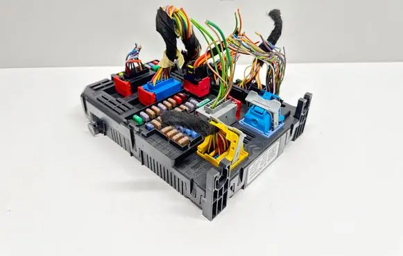 Citroen C4 II Picasso BSM Control unit 9819851380 3031600410 28532245