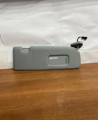 BMW 1 E81 E87 Sun visor 1010472400 D2430