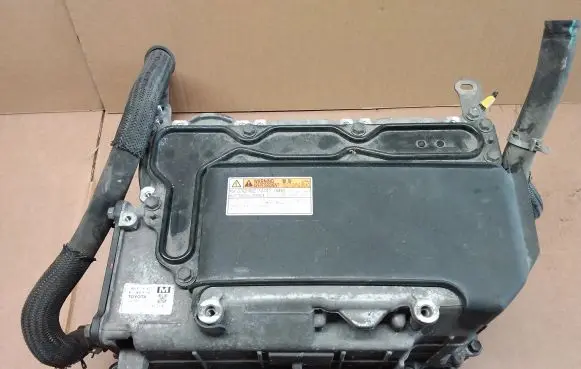 Toyota Prius+ (ZVW40) Voltage converter inverter G920028030