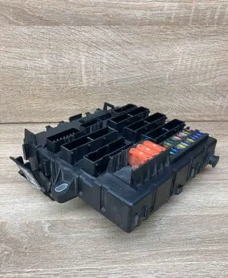 Opel Vectra C Fuse module 13170895 519044101