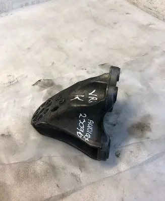 Audi Q7 4L Engine mounting bracket 7l6199307a