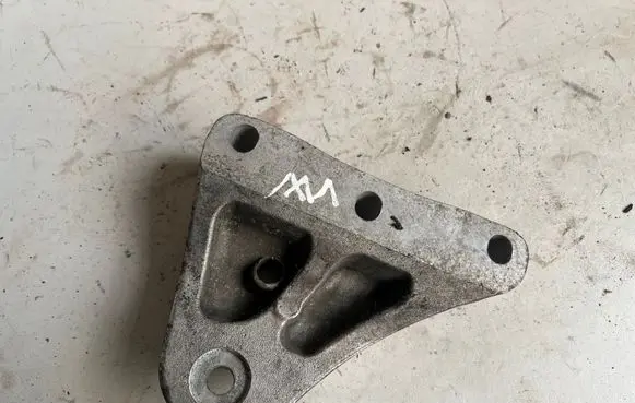 Skoda Fabia Mk1 (6Y) Engine mounting bracket 6Q0199185R
