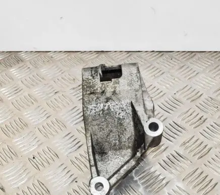 Chevrolet Camaro Engine mounting bracket 92230320