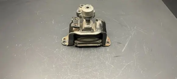 Peugeot 407 Engine mount bracket 9646135380