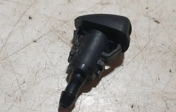 Hyundai Kona I Windshield washer spray nozzle 