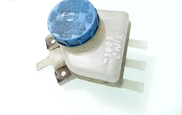 Nissan Almera Tino Brake fluid reservoir 