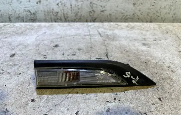 Front fender indicator light