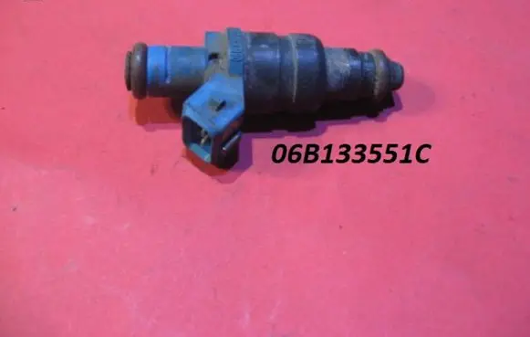 Audi A4 S4 B5 8D Fuel injector 06B133551C 06B133551