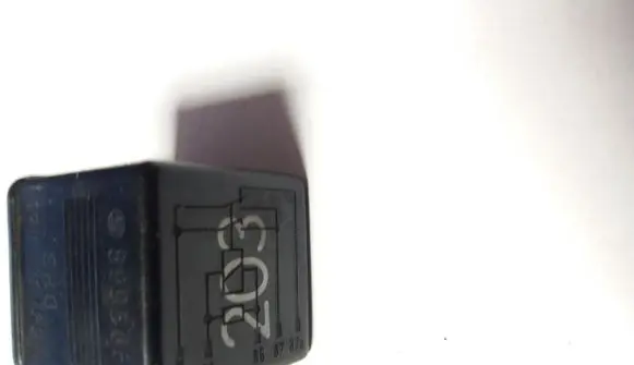 Volkswagen PASSAT B5 Other relay 8A0951253A
