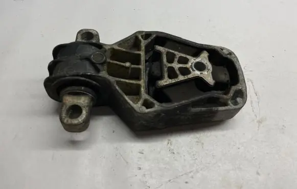 Mercedes-Benz CLA C117 X117 W117 Engine mount bracket A2462401209
