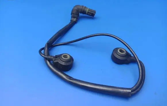 BMW 7 E65 E66 Detonation knock sensor 1709317 0261231136