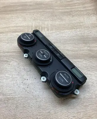 Volkswagen PASSAT B6 Climate control unit 74641470