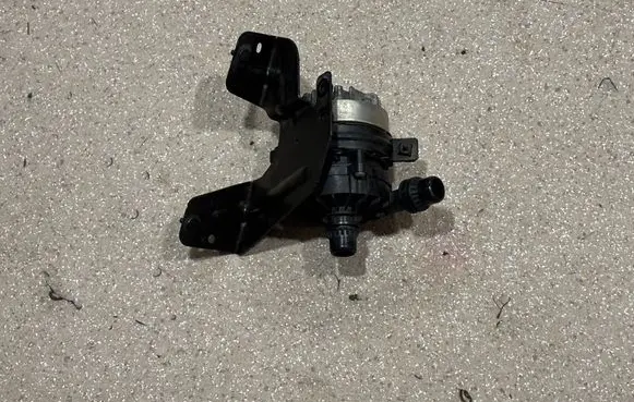 Mercedes-Benz GLE W167 Electric auxiliary coolant/water pump A1675011001 A175010705