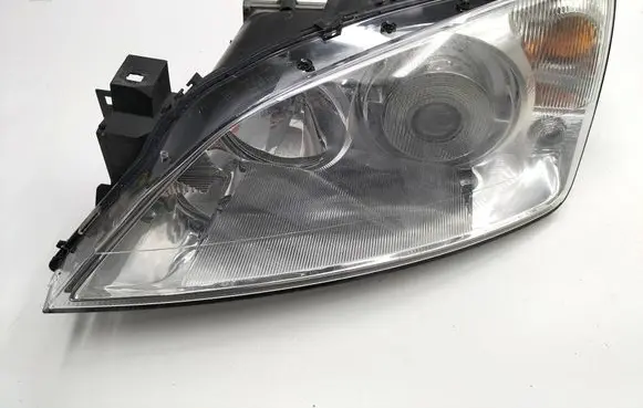 Ford Mondeo Mk III Headlight/headlamp 1307329064 1S7112B655AA 10EEG060004