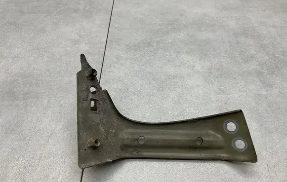 Volkswagen PASSAT B8 Fender mounting bracket 3G0821141A