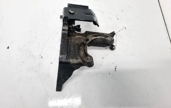 Ford Focus Engine mounting bracket AV6Q9B470BB AV6Q-9B470-BB