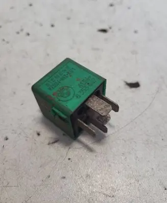 BMW 5 E39 Other relay 8353447