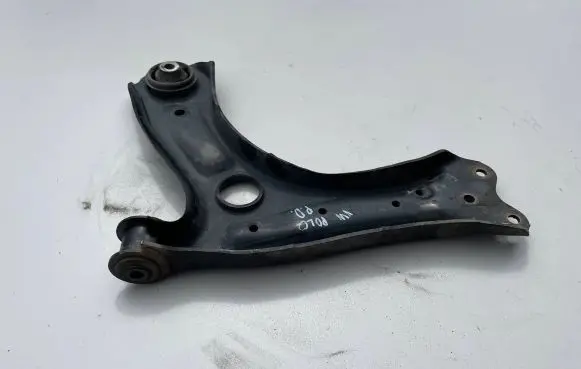 Volkswagen Polo V 6R Front lower control arm/wishbone 6R0407152A