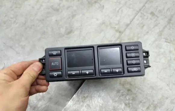 Audi A3 S3 8L Climate control unit 8L0820043D