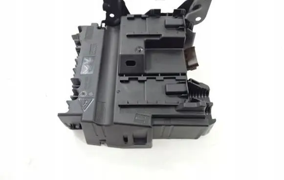 Peugeot Expert Voltage converter/converter module 9831821480