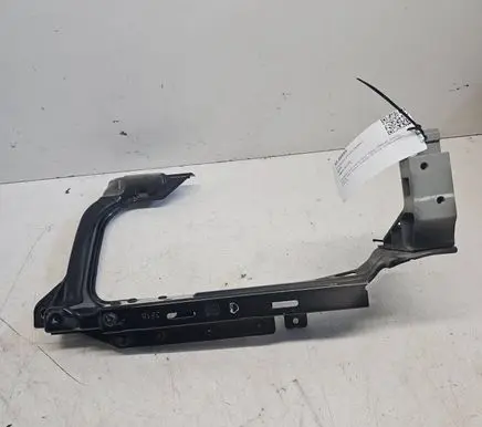 Headlight/headlamp mounting bracket