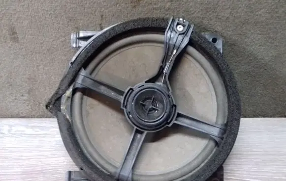 Volvo S60 Parcel shelf speaker 8633574