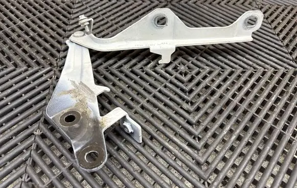 Ford Mustang VI Engine bonnet/hood hinges FR3B16801AE