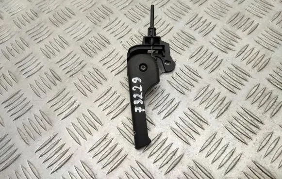 Engine bonnet (hood) release handle