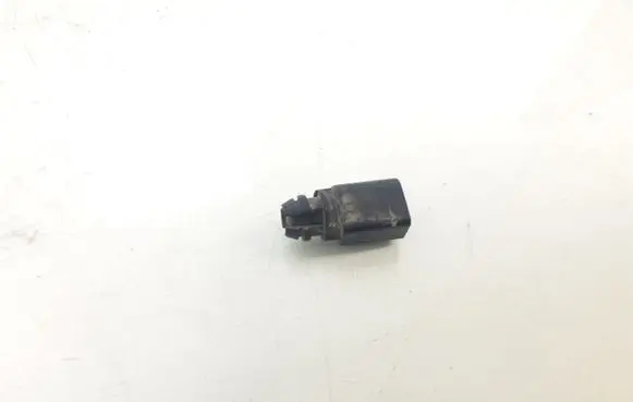 Volkswagen PASSAT B5.5 Outside/exterior temperature sensor 8Z0820535