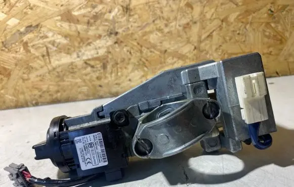 Nissan X-Trail T31 Ignition lock 28590C9968