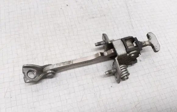 Opel Vectra C Front door check strap stopper 09229749