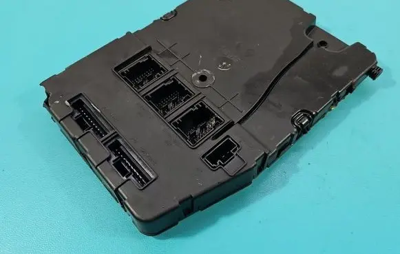 Renault Scenic II - Grand scenic II Central body control module 8200309690 IMPRK1543297
