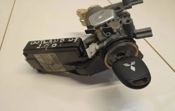 Mitsubishi Outlander Ignition lock CCAAGGPP2880T4 27043307003302 2006DJ1881