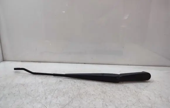 Nissan Pathfinder R51 Front wiper blade arm