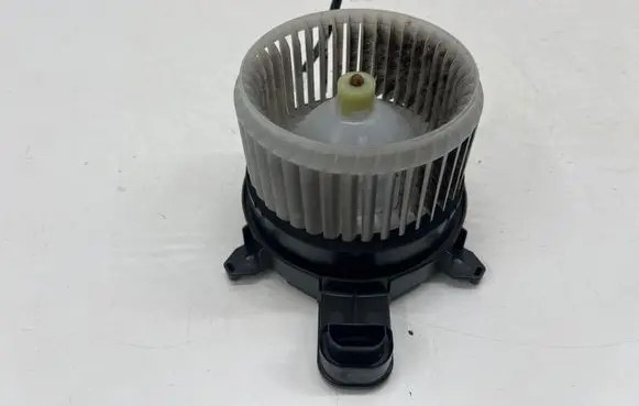 Toyota Yaris XP210 Heater fan/blower CZ1163606052