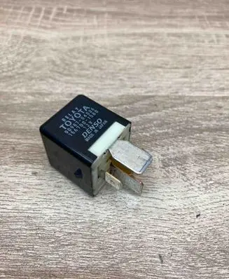 Toyota Corolla Verso AR10 Other relay 9098704006 1567001580