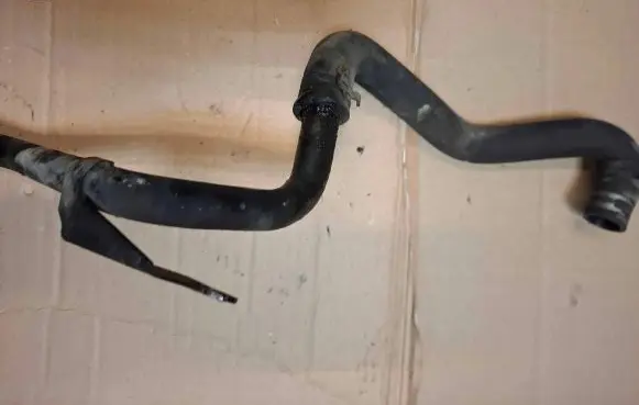 Volkswagen Touran I Oil cooling pipe 