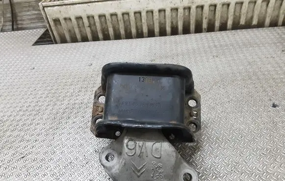 Citroen C4 I Engine mount bracket 9636583980