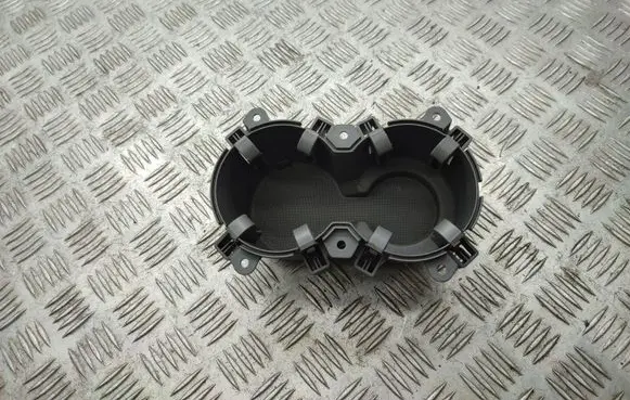 Cup holder front