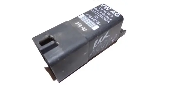 Volkswagen Caddy Glow plug pre-heat relay 038907281D