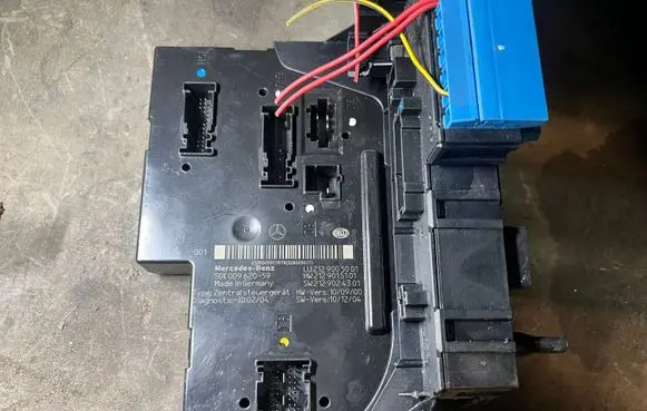 Mercedes-Benz E W212 SAM control unit A2129005001 2129005001